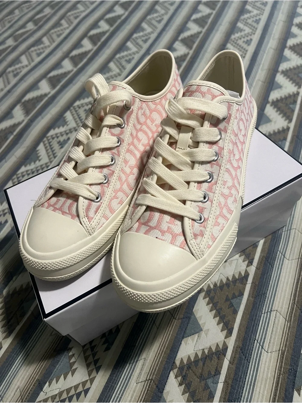 Women's Pink Patterned Low-Top Canvas Sneakers